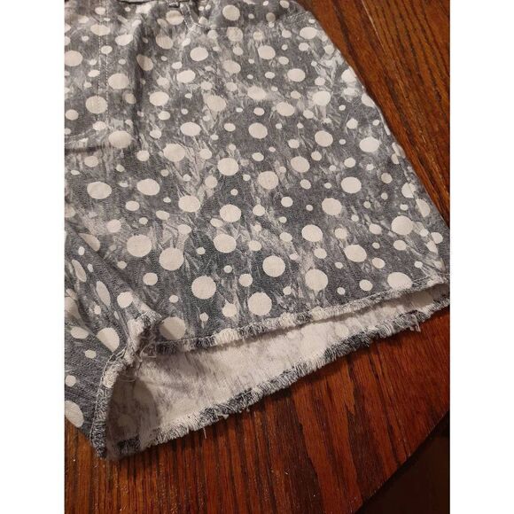 New Large Nanmu Nanmu Grey White High Waist Elastic Waist Raw Hem Shorts NWT - Picture 3 of 6